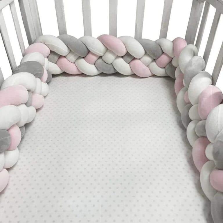Faut-il un tour de lit sur mesure pour un lit bébé non standard